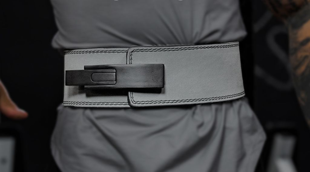 What lifting belt does larry wheel use