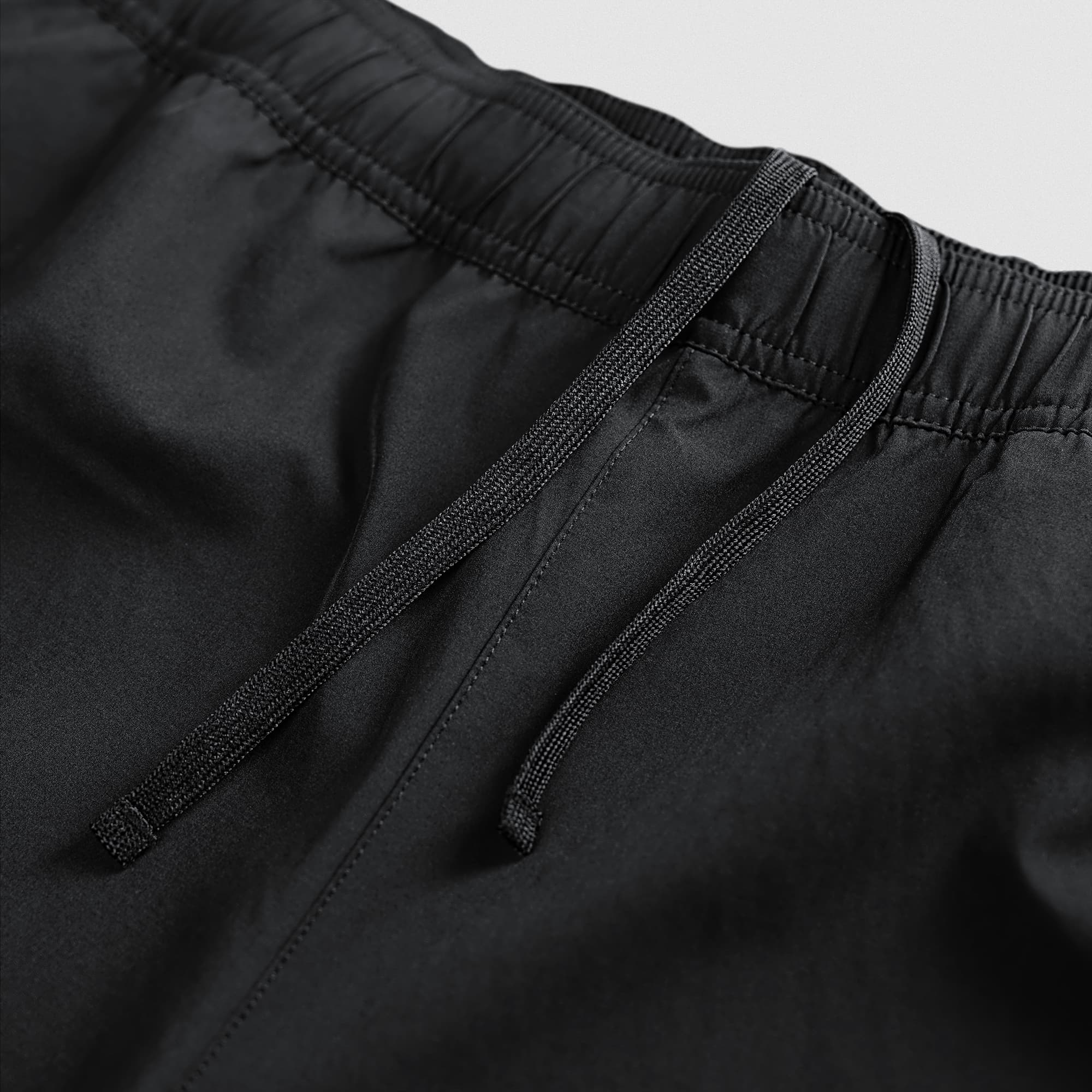 Stretch woven fabric detail on Men's Conquer 7 Inch Shorts - Black