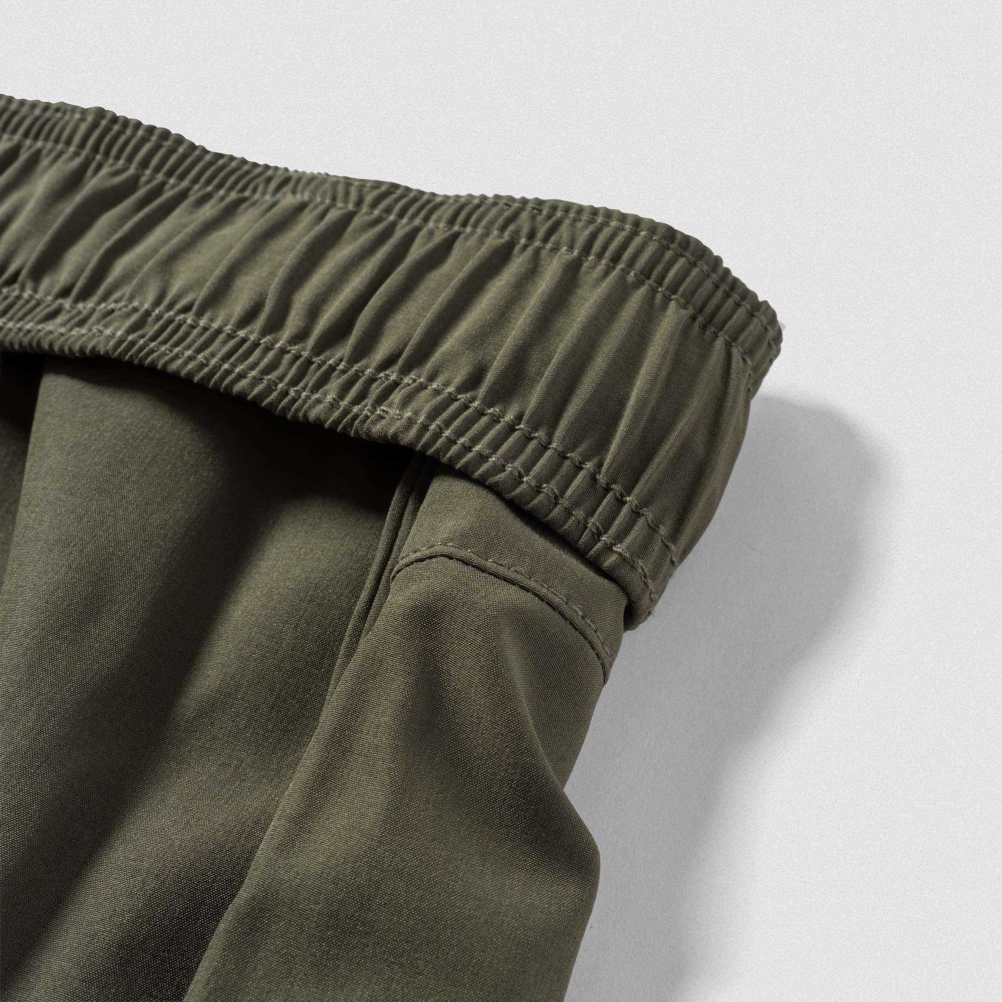 Elastic waistband detail on Men's Conquer 7 Inch Shorts - OD Green