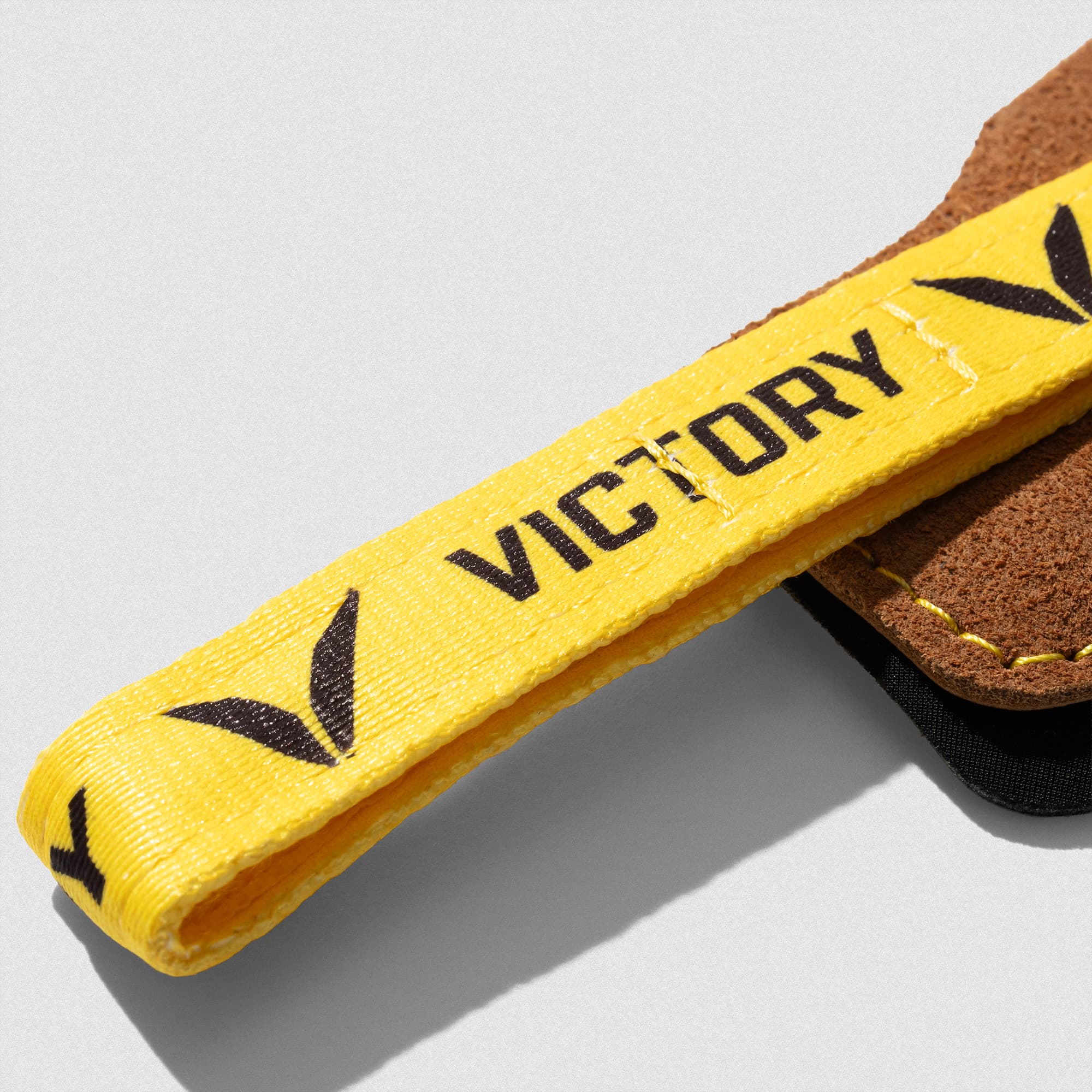 Women's V-Series Freedom Leather in Tan – Brand Strap Detail