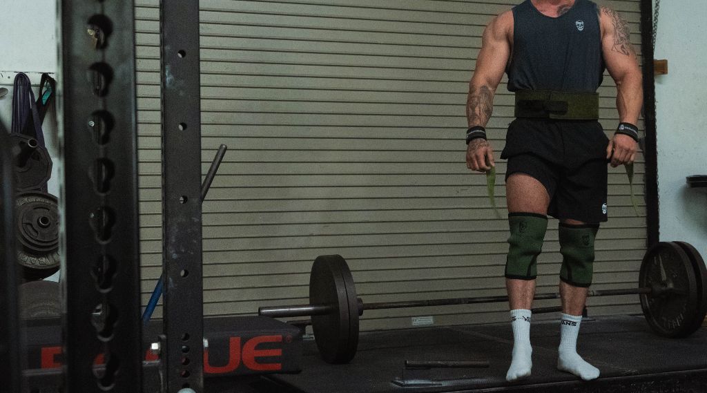 5 Benefits of Knee Sleeves For Lifting (According To Science)