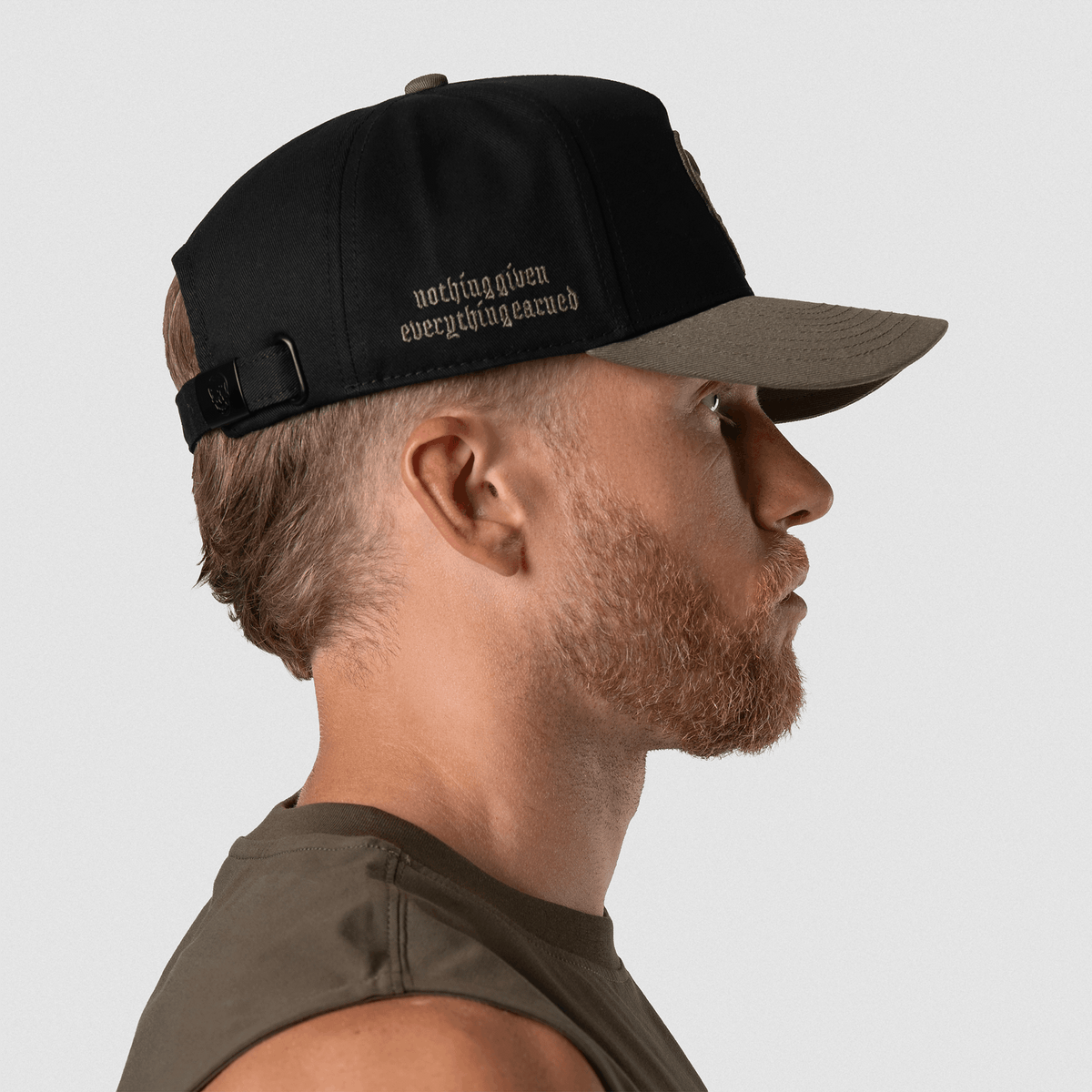 5-Panel Skull Hat in Black/Green – On Model, Side View