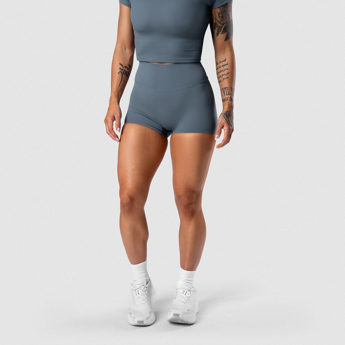 Female model wearing the Axis 4