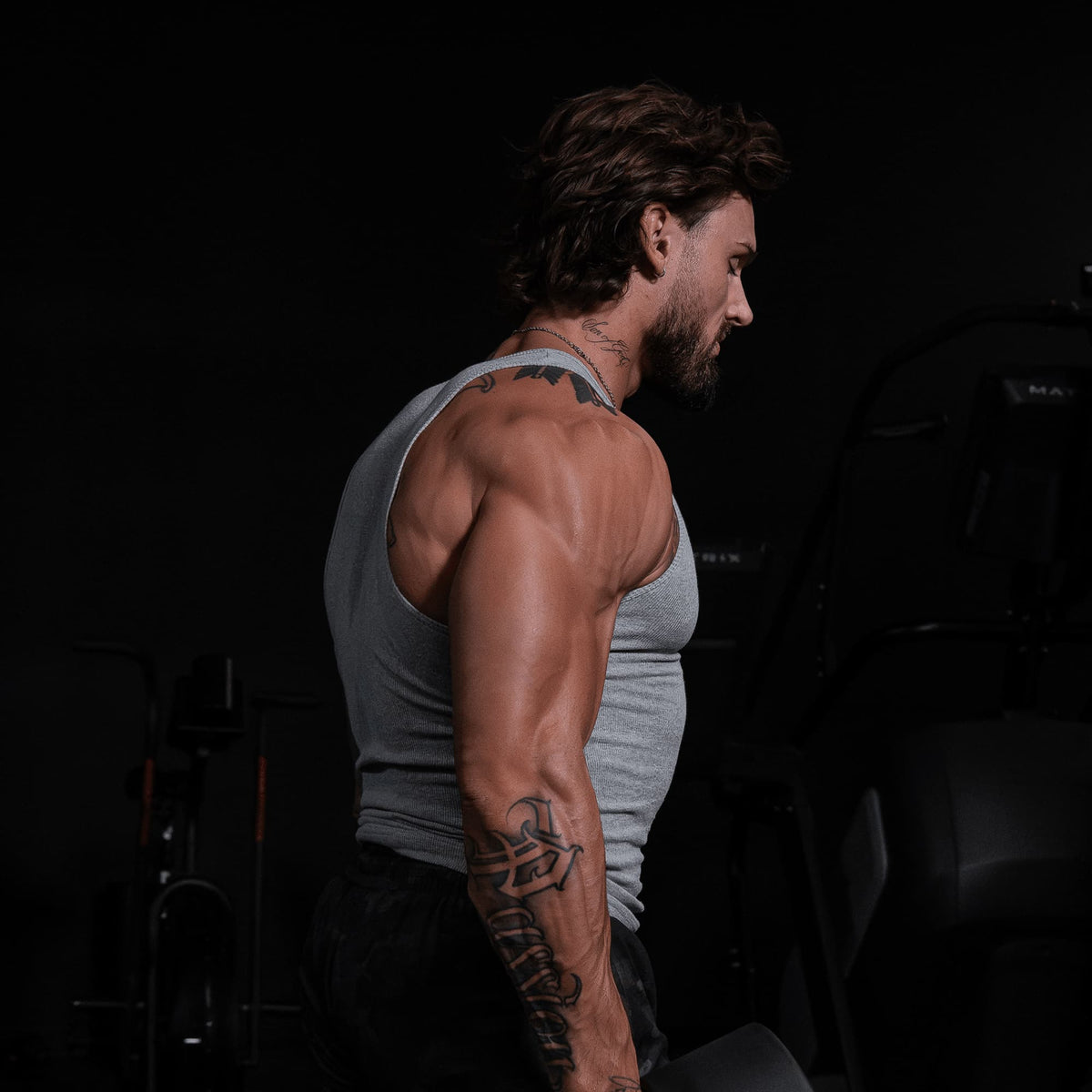 Men's Ribbed Tank 3-Pack in Gray – Lifestyle, Holding dumbbells