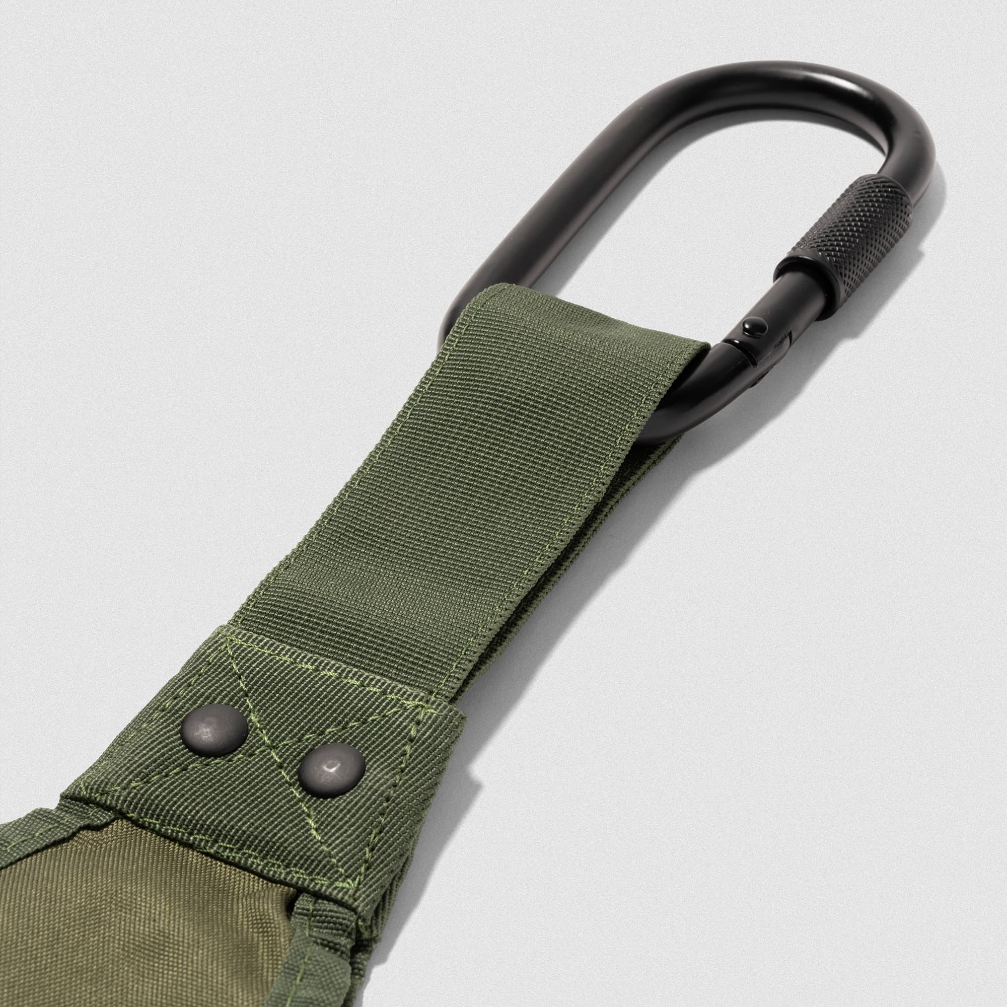 Gymreapers Ab Straps - Ranger Green close up shot of hook and d ring