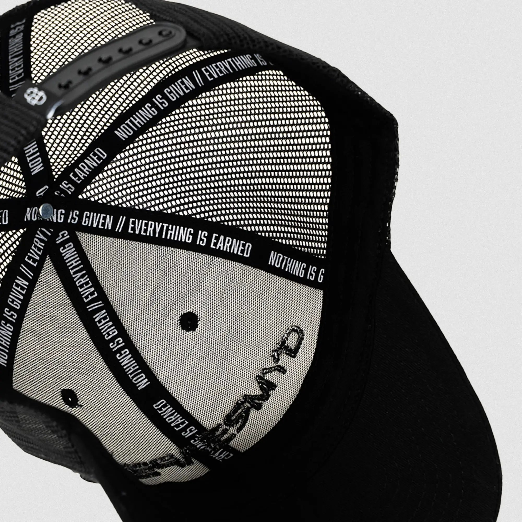 core trucker hat black black detail